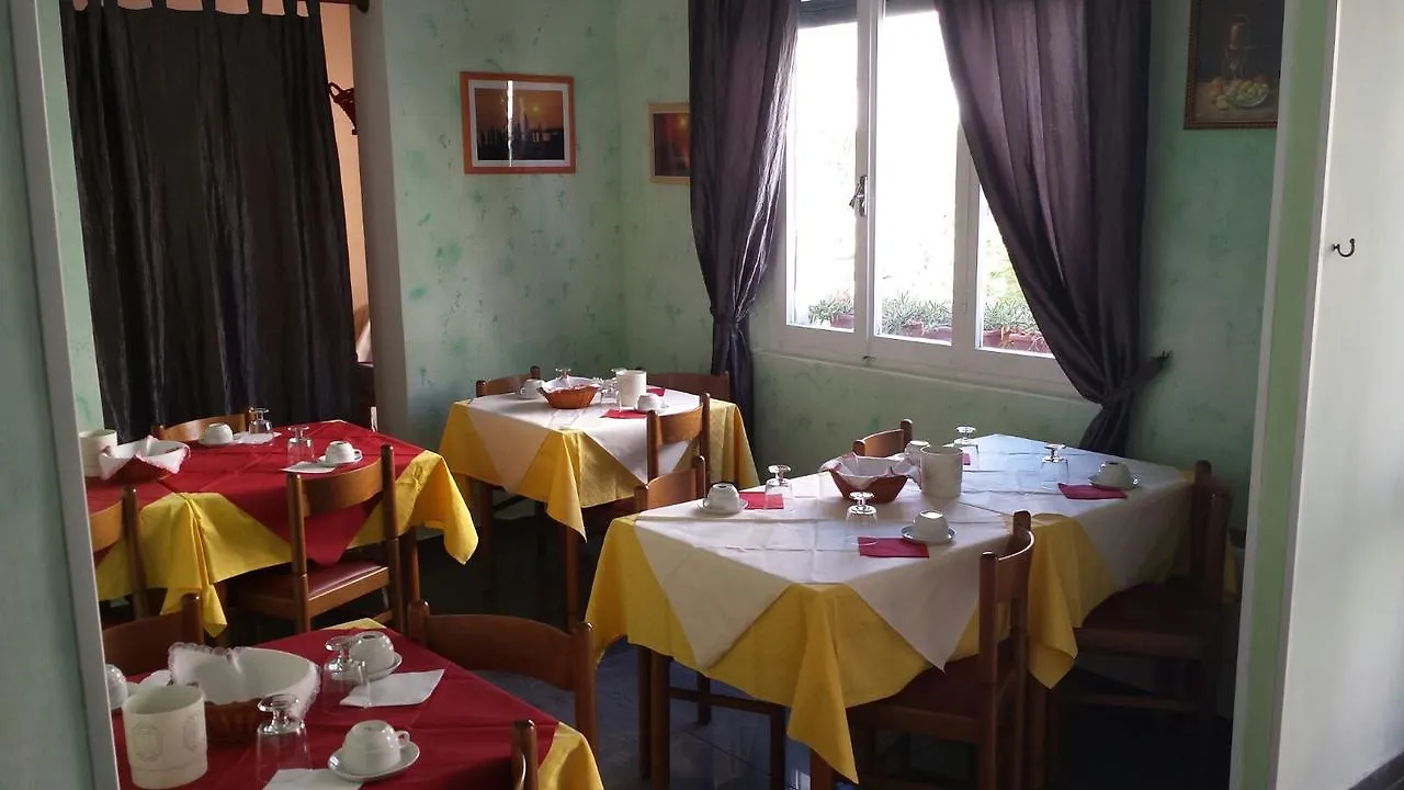 ريميني Albergo Villa Adelmo